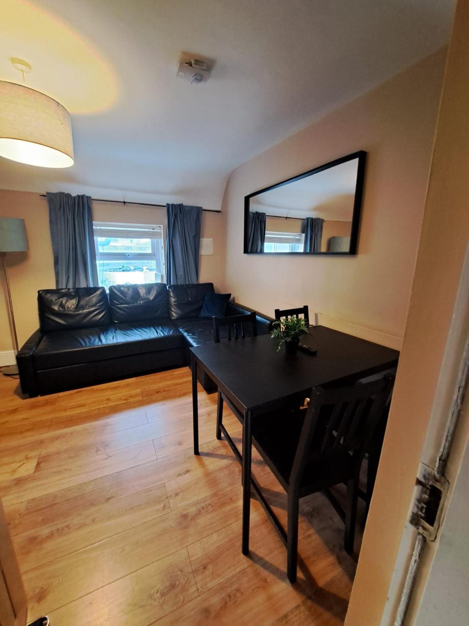 Apt In Stoneybatter D7 더블린 외부 사진